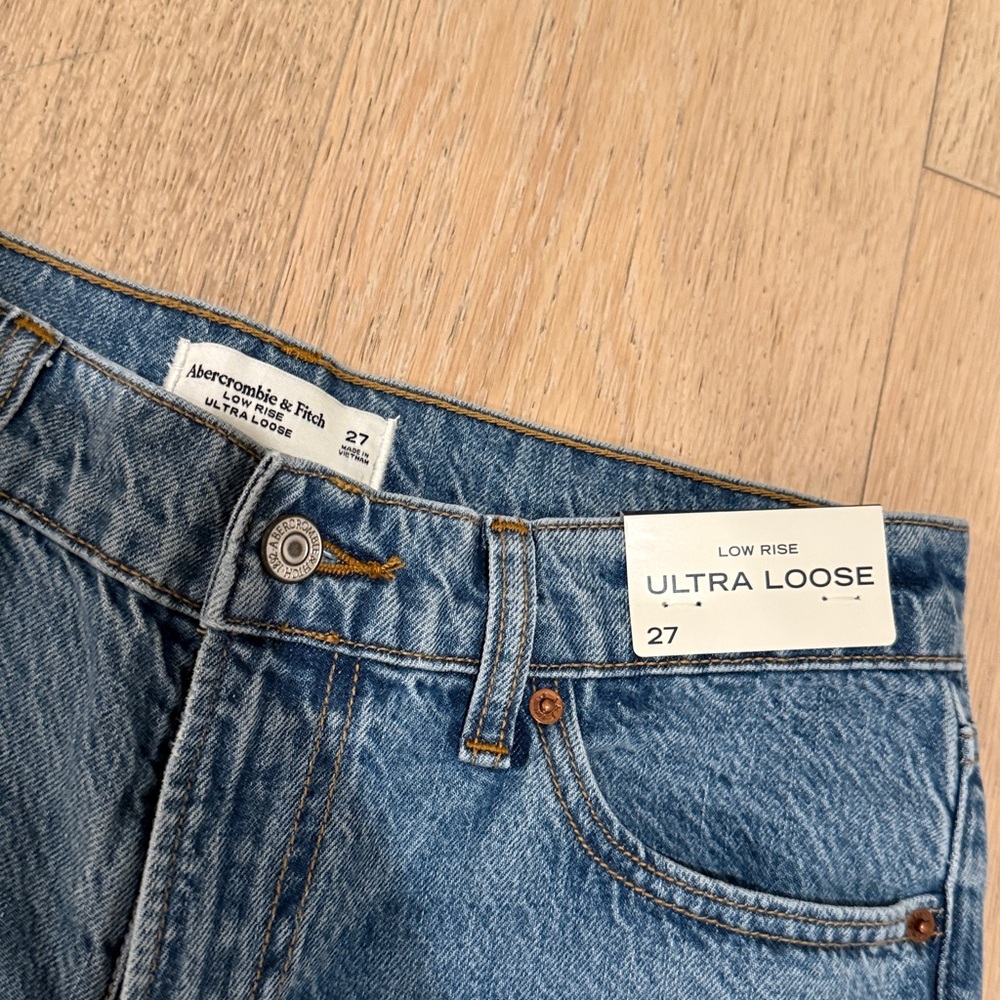 NWT Abercrombie & Fitch Ultra Loose Jeans size 27 - Picture 2 of 4